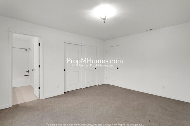 Building Photo - Updated Luxury Five Bedroom Home in Happy Valley!