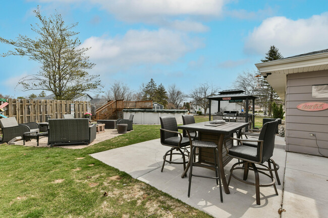 Building Photo - 15470 W Mayflower Dr