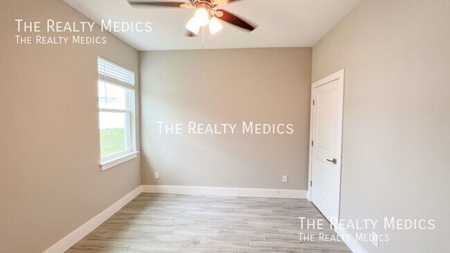 Building Photo - 256 Gladiola Ct