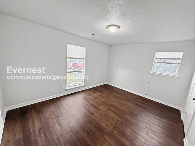 Building Photo - 248 Foxglen Rd