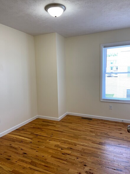 Building Photo - 204 Betsinger Rd