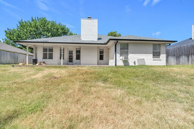 Building Photo - 691 Montana Ct N