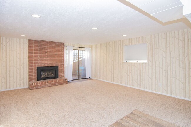 Building Photo - Ridgewood Condo 1 Bed Apartment W/ Pool & Clubhouse!