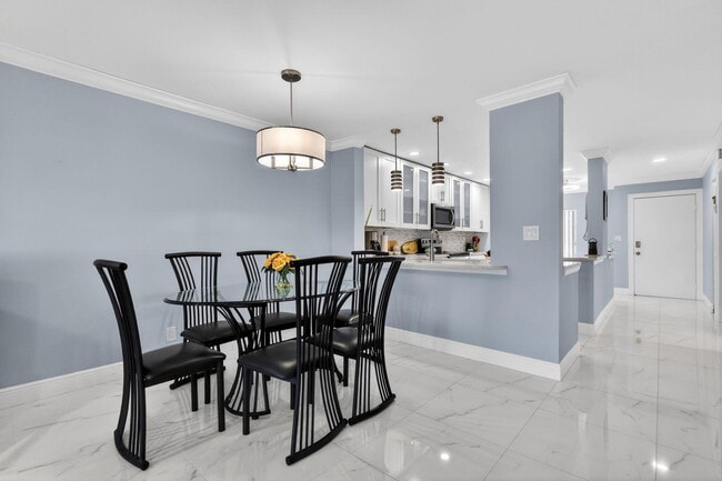 Building Photo - 5675 Queen Palm Ct