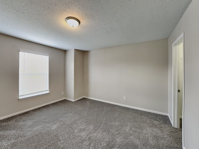Building Photo - 9207 Wandflower Dr