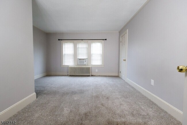 Building Photo - 17 Hazelwood Ave