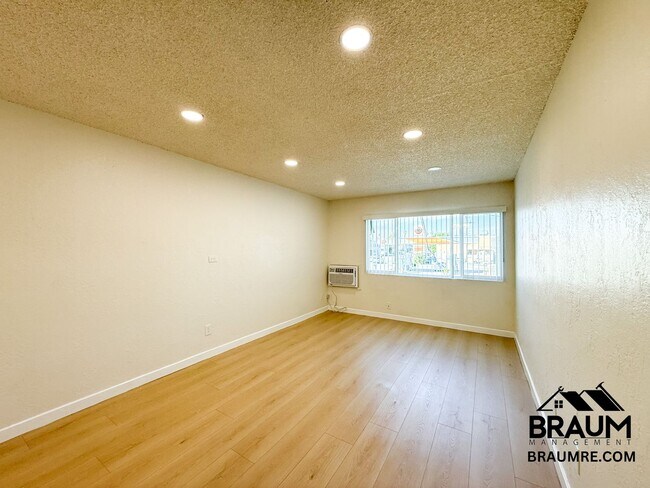 Building Photo - 4636 Laurel Canyon Blvd