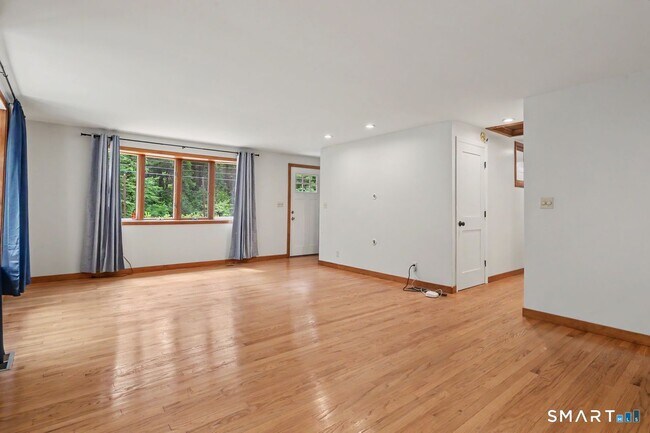 Building Photo - 52 Stanley Rd