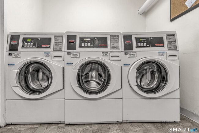 Building Photo - 115 Short Beach Rd