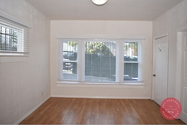 Building Photo - Charming 2-Bedroom Downtown Unit – Availab...