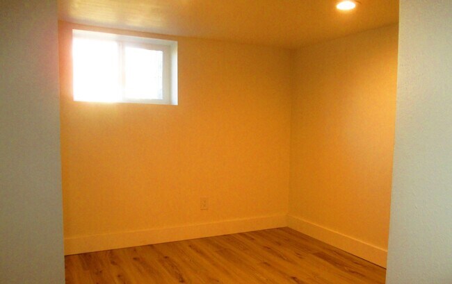 Building Photo - Khara, J - 1208 #B