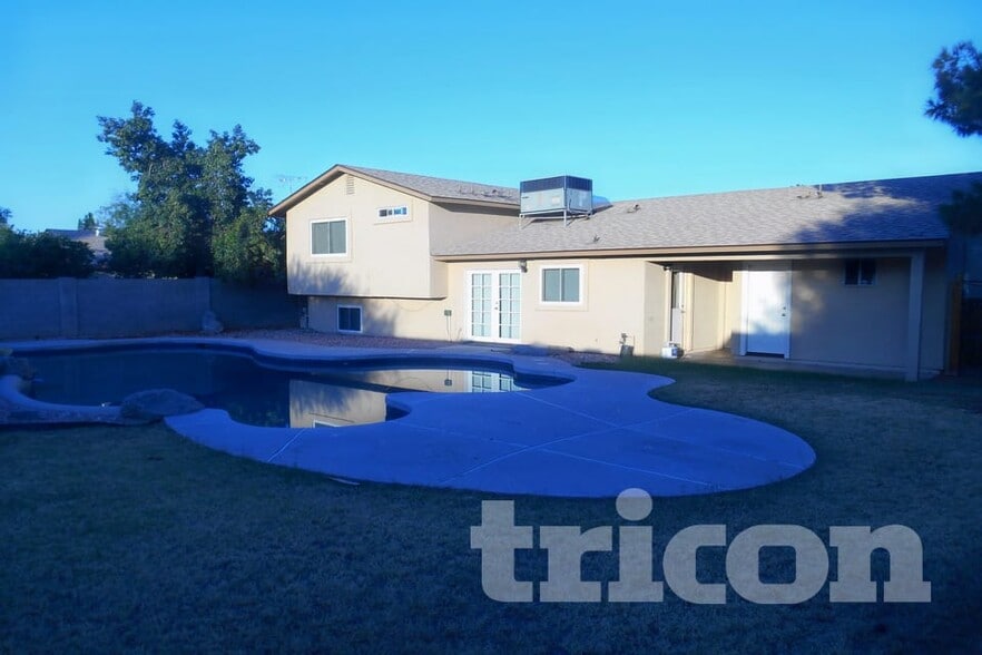 Building Photo - 9833 N 47th Dr