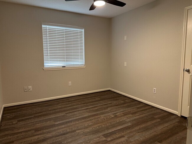 Building Photo - 7010 Buchanan Dr