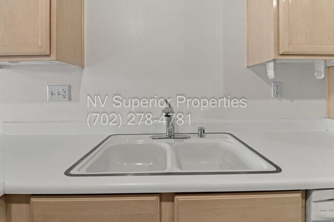 Building Photo - 2900 Soda Creek Ln