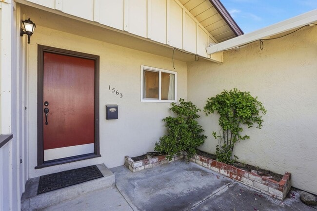 Building Photo - Wow! What a Great Home! Available Now!