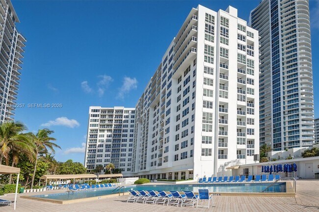 Building Photo - 3505 S Ocean Dr