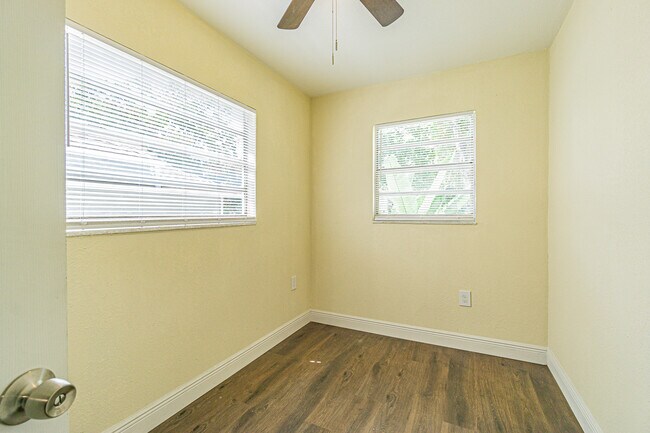 Building Photo - 505 E Virginia Ave