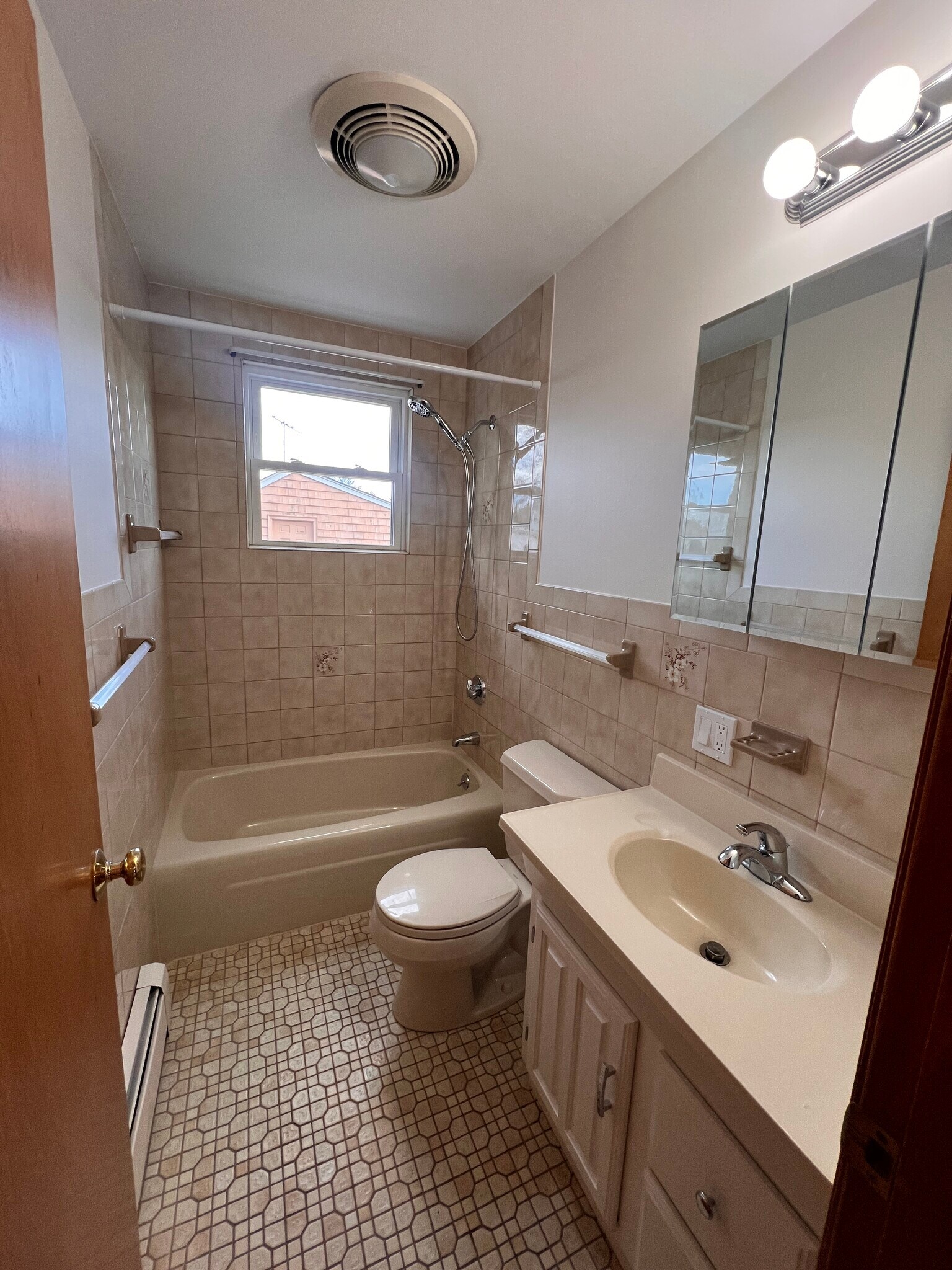 Building Photo - 24 Proctor St