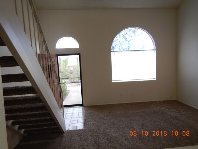 Building Photo - West Ironwood Hill Dr & Greasewood Rd 2/2