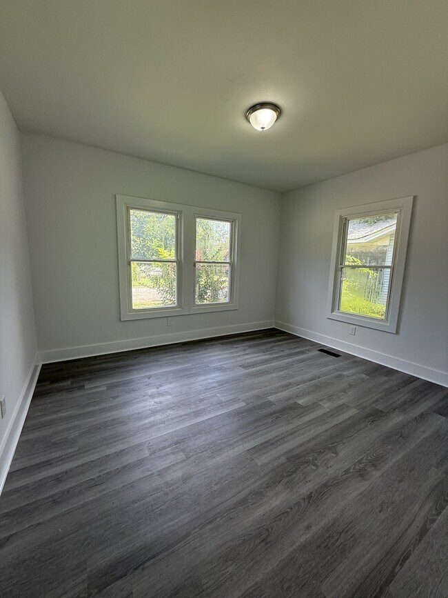 Building Photo - 1031 Cotton Ave SW