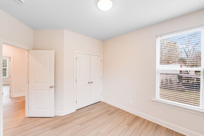 Building Photo - 645 Brookwood St