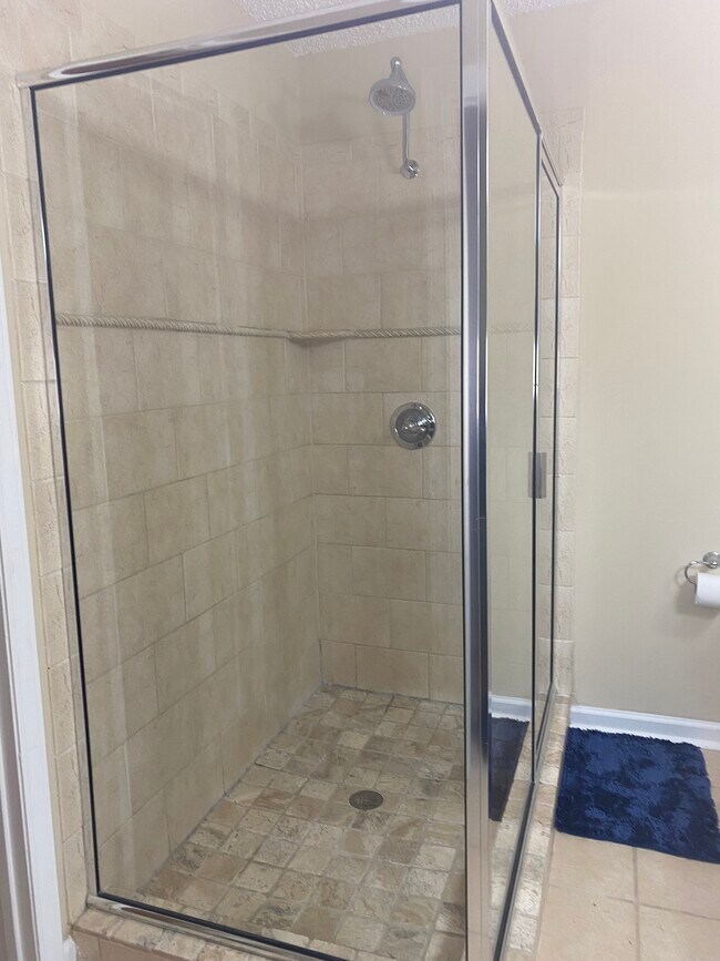 Primary Shower - 5612 N Hills Dr