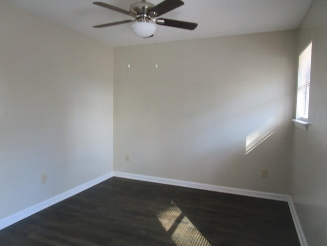 Building Photo - 1944 Gion St