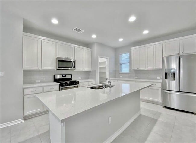 Building Photo - 816 Alta Wy