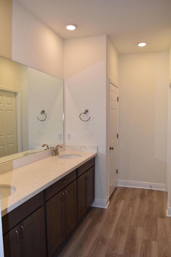 Building Photo - 173 Picnic Pl