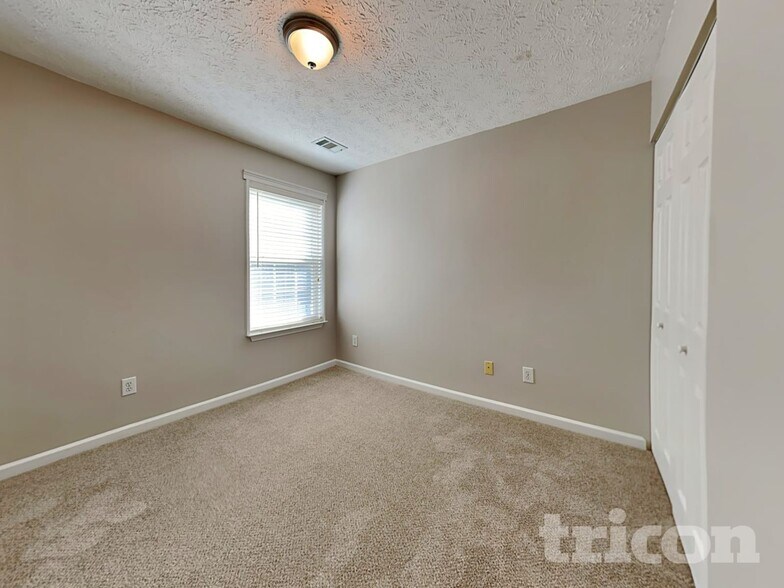 Building Photo - 250 Oak Grove Way