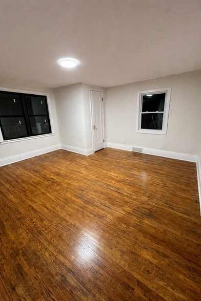 Building Photo - 130 Dartmouth Ave