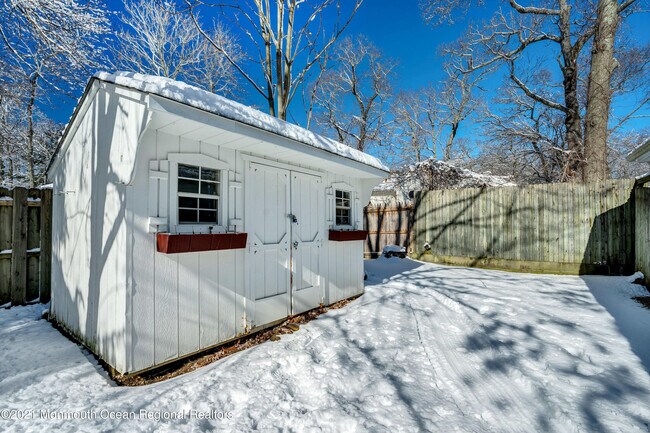 Building Photo - 180 Cliftwood Rd