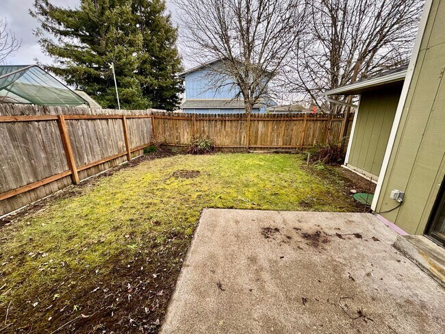 Building Photo - 1127-1129 Applegate Street