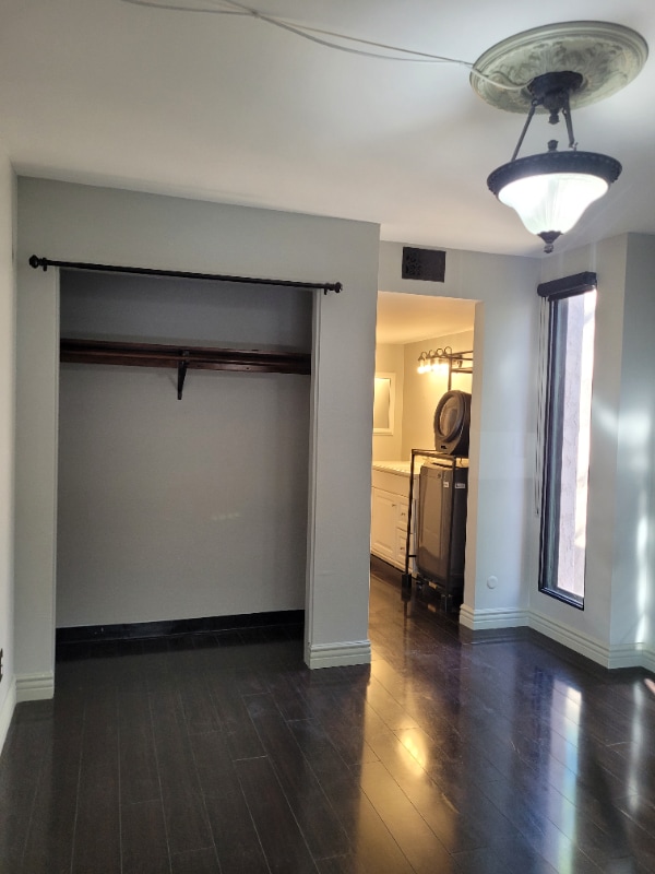 Building Photo - 22100 Burbank Blvd