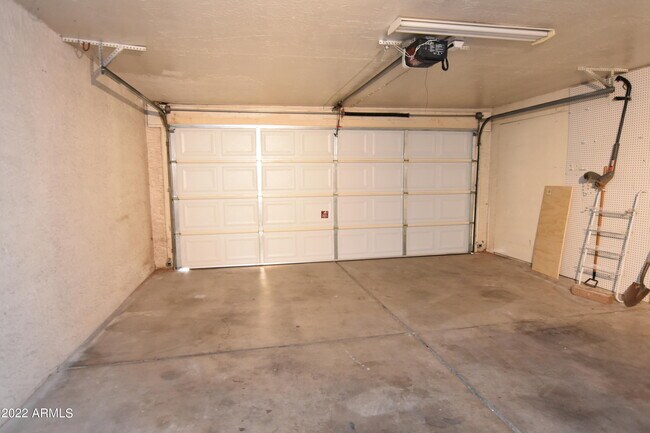 Building Photo - 5301 S Mitchell Dr