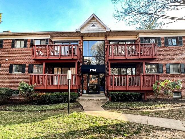 Primary Photo - Gorgeous 3 Bedroom 2 Bathroom Unit With Su...