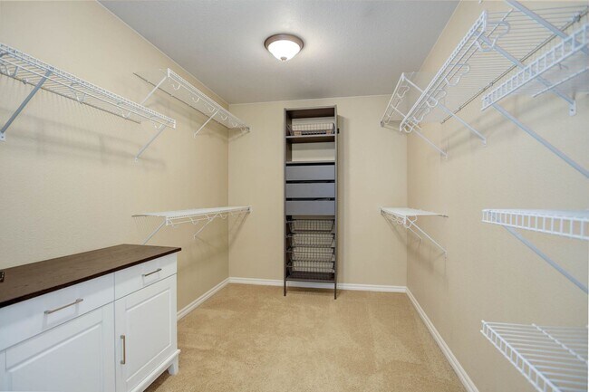 Building Photo - Gorgeous home within the prestigious priva...