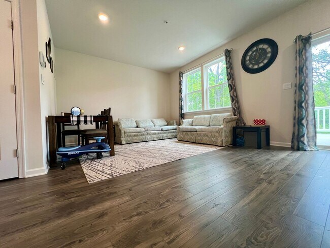 Building Photo - Stunning 4-Bed Townhome in Quakertown! Available NOW!