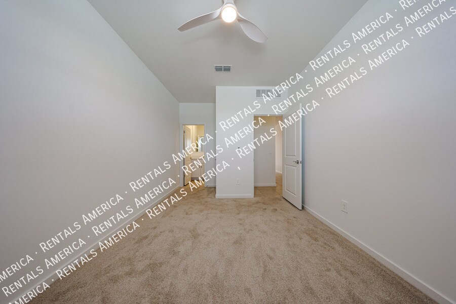 Building Photo - 3380 N Camden Dr