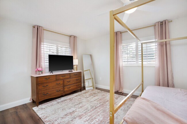 Building Photo - VACA or Short Term Furnished Chic Monthly Rental Home in Bradenton, FL