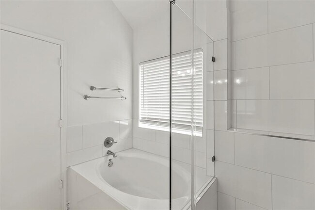 Building Photo - 16927 Fairway Glen Ln