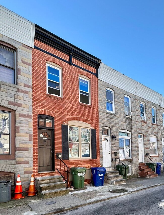 Primary Photo - Charming 2 Bedroom/1 Bathroom Townhome in ...