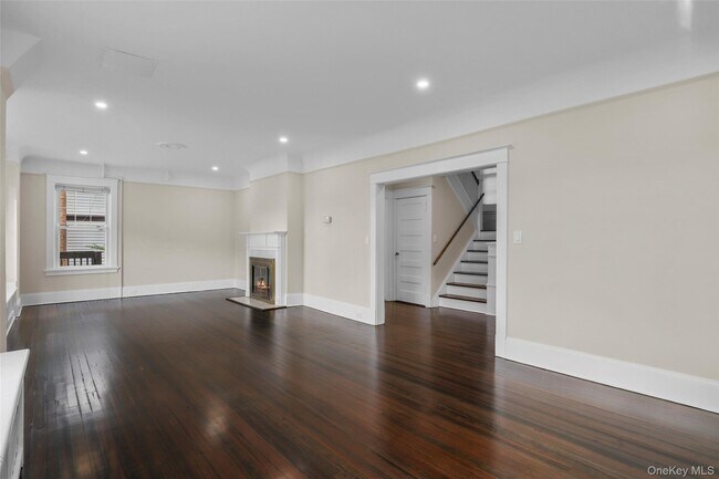 Building Photo - 135 Ashford Ave