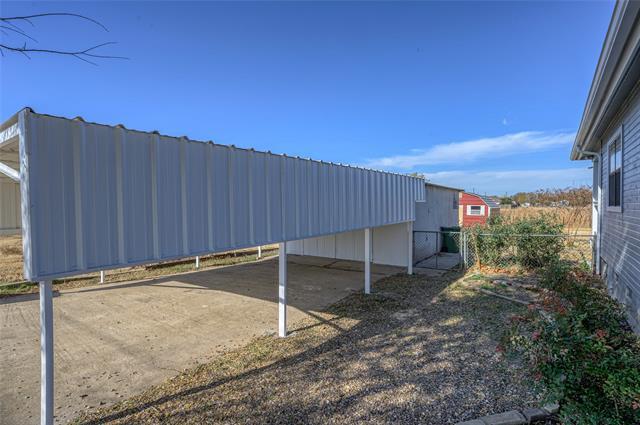 Building Photo - 208 W Maple St