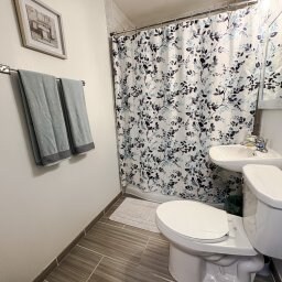 Building Photo - 319 S Porter St