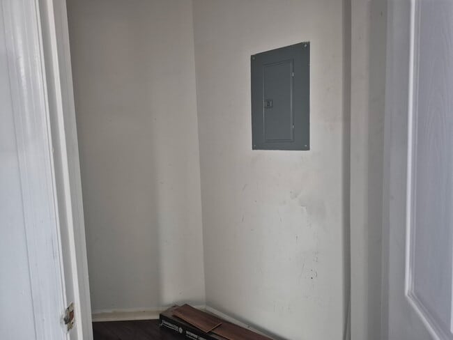 Building Photo - 1004 Brookhollow Dr