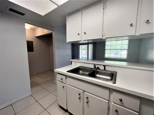 Building Photo - 3153 Bloomingdale Villas Ct