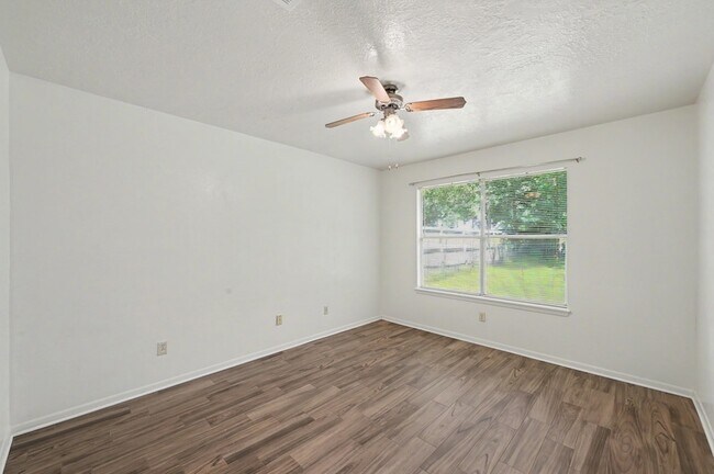 Building Photo - 1605 Hazelwood St