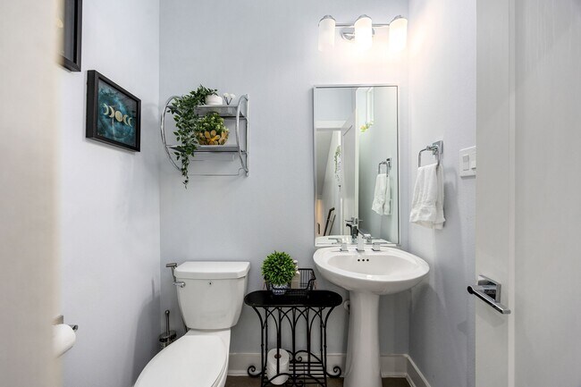 Building Photo - 5815 Fairdale Ln