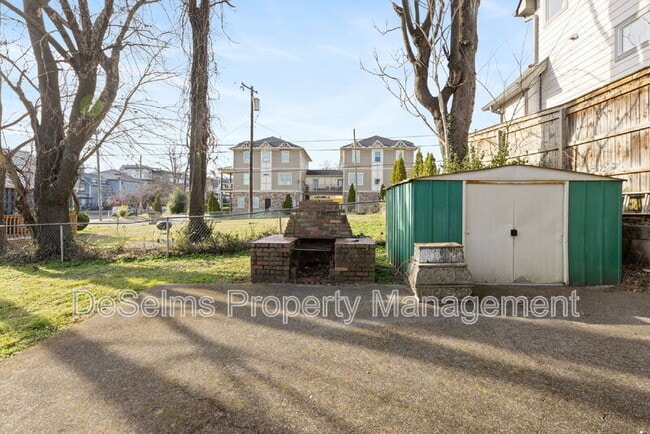 Building Photo - 922 Wedgewood Ave